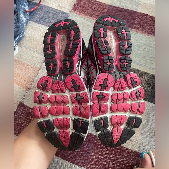 Saucony Women’s Running Shoes - Picture 4 of 5